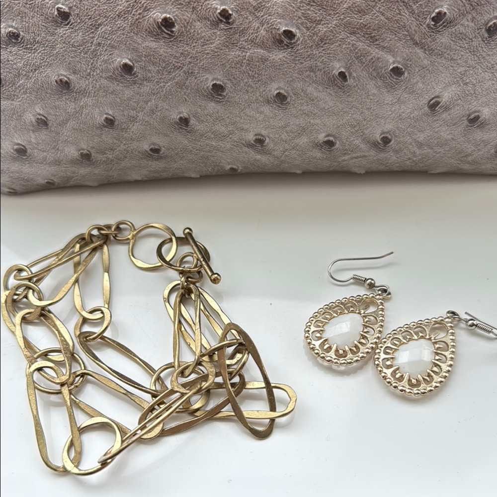 Banana Republic Gold Chain Bracelet and gold Teardrop Earrings w/ white center. - Picture 5 of 8